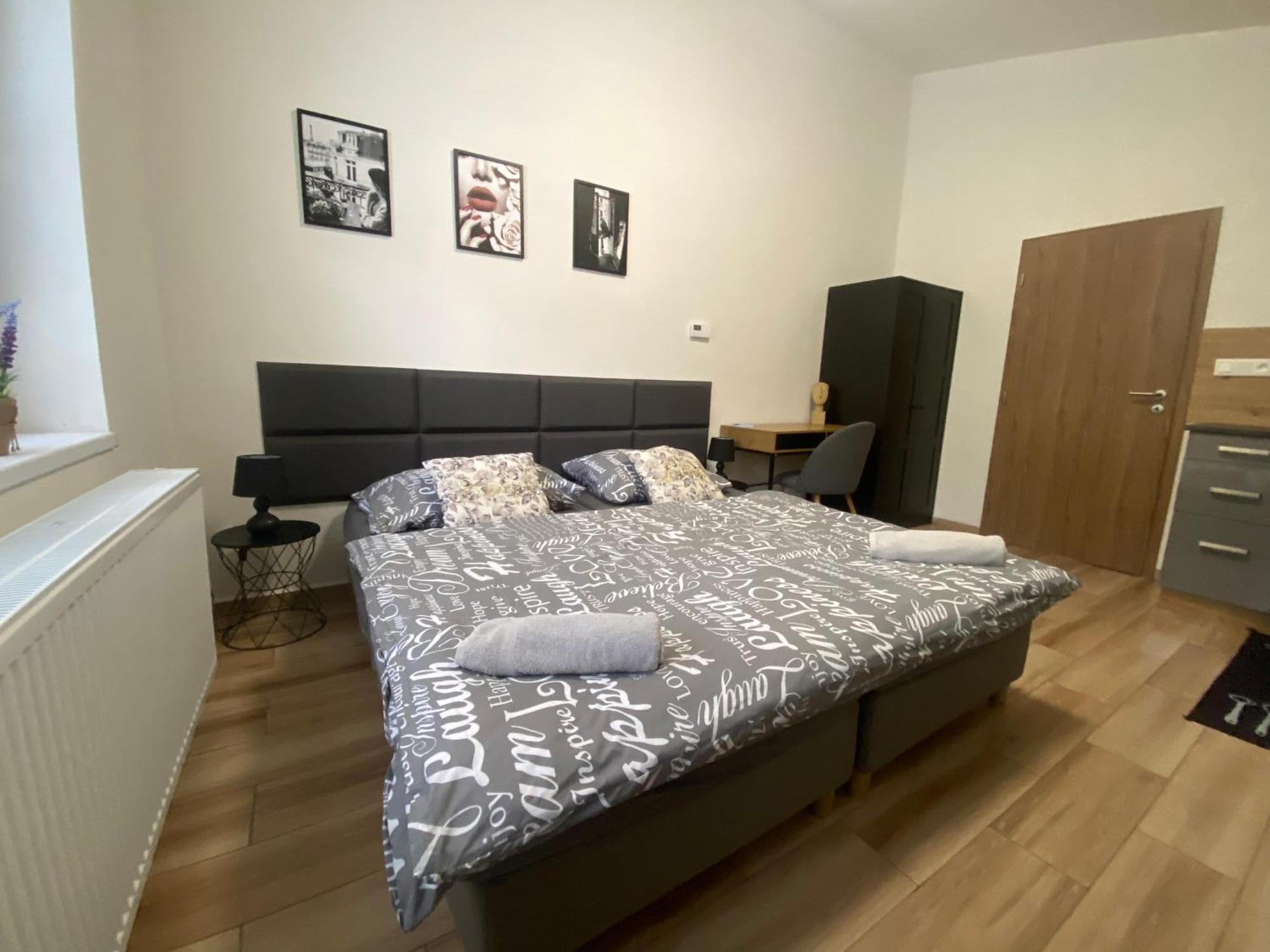 Cerna Ruze - Apartman 7 Plzeň Extérieur photo